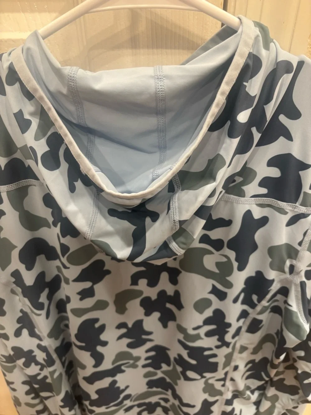 Orvis Sun DefenseLight Blue and Gray Camo Hooded Performance Shirt - Medium - Picture 4 of 7